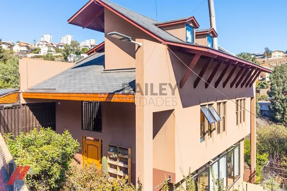 Casa En Venta De 5 Dorm. En Viña Del Mar