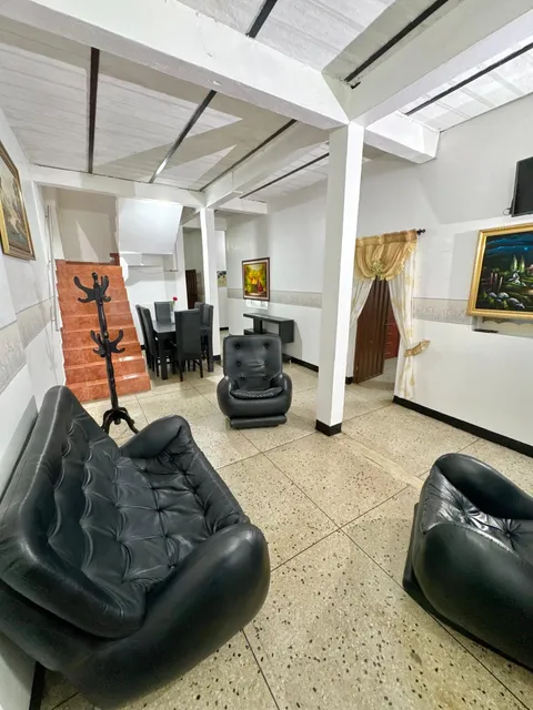 Lh Se Vende Casa A Pie De Calle Cerca De Plaza Sucre