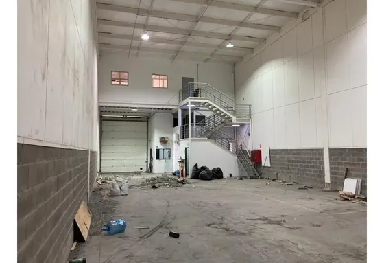 Arriendo Bodega C/of De 365 M2 En Wc Radial Nor-oriente.