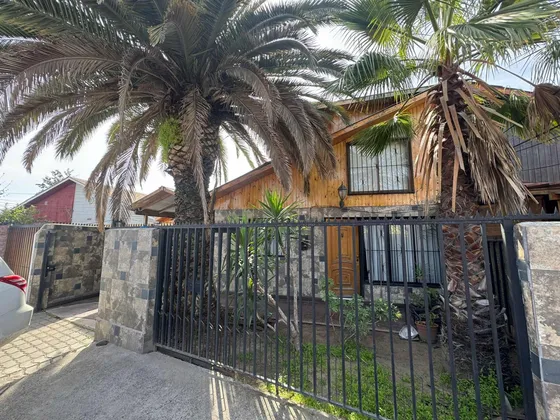 Casa En Sector Céntrico De Maipú