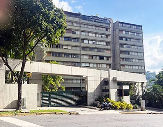 Buen Apartamento Ubicado En Piso Medio-bajo De Edificio Parte De Mantenido Conjunto Con Lindas Áreas Comunes, Localizado En Sector Bien Servido Y De Fácil Conexión  Hacia El Resto De La Ciudad 