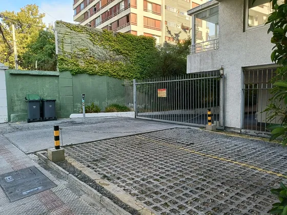 Vendo Estacionamiento A 2 Cuadras De Metro Pedro De Valdivia
