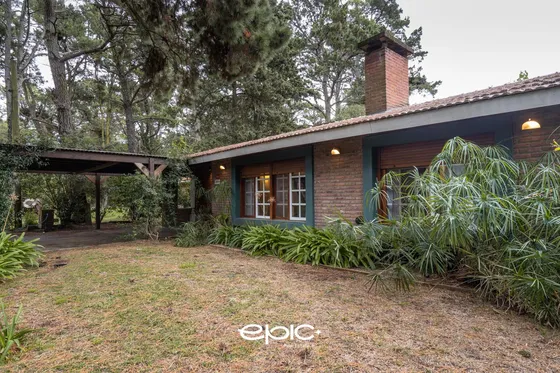 Venta Casa Con Pileta En  Barrio B5 Pinamar - Apta Crédito