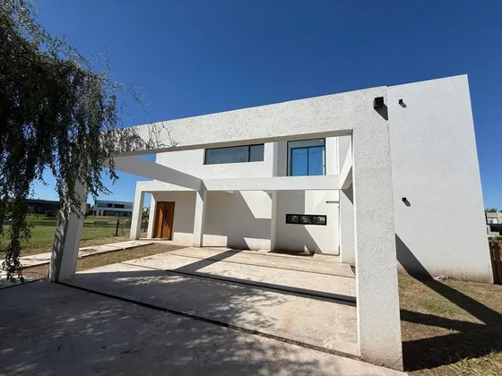 Alquiler De Espectacular Casa En El Naudir Escobar