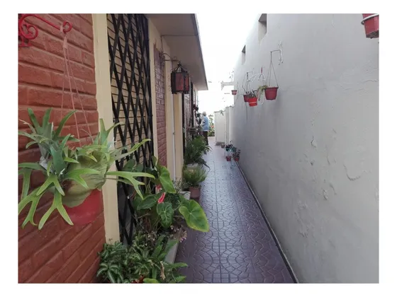 Casa  3 Dormit.  Interna Unica. Zona Aristobulo Al 5400. 