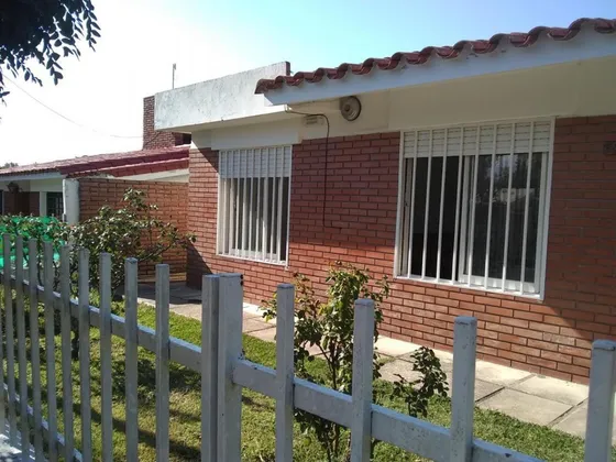 Casa En Venta - 2 Dormitorios 1 Baño - 450mts2 - Carlos Paz