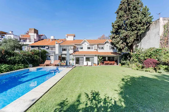 Venta Casa Con Jardin Pileta Parrilla Y 5 Dormitorios