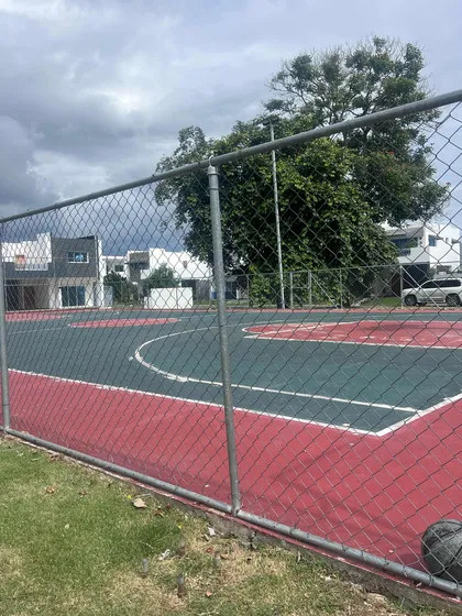 Vendo Casa En Residencial Cerrado Con Patio