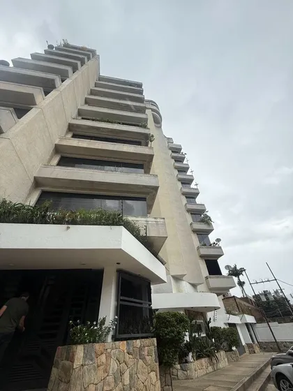 Venta De  Espacioso Apartamento, Habitación Principal Con Baño Completo Con Jacuzzi. Valencia Norte