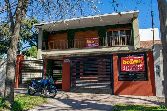 Casa En Venta 6 Ambientes Martínez