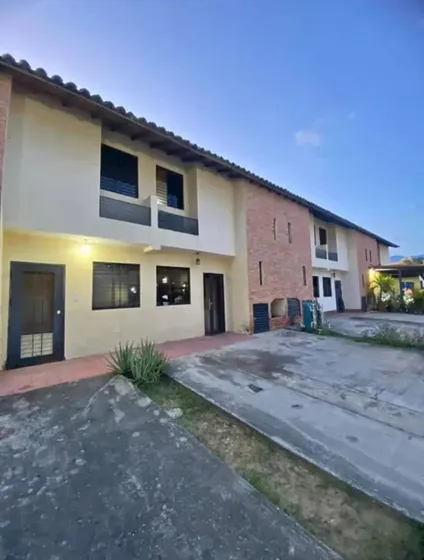 Se Vende Town House Res Limon Country, Carmen N.