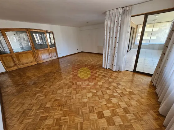 Arriendo En Barrio Poniente Depto. 4 Dorm., 2 Estac.