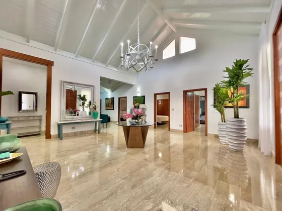 Villa Amueblada En Alquiler En Casa De Campo De 5 Habitaciones