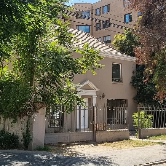 Arriendo Casa Comercial Ubicada En Roberto Rio 1731