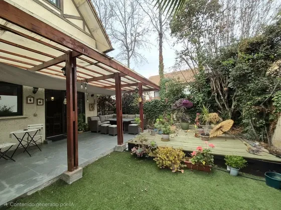 Casa En Venta De 4 Dorm. Y Estar Las Condes Frente A Plaza