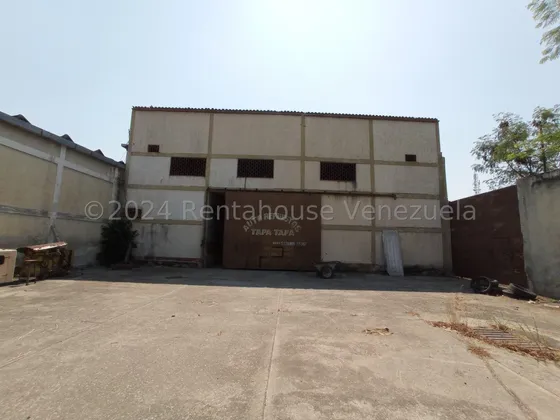 En Alquiler Galpon Industrial En Av Bolivar Este De La Ciudad Facil Acceso Autopista Disponibilidad Inmediata Estef 25-9427