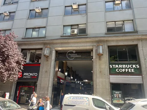 Oficina En Arriendo Frente Al Banco Central Santiago