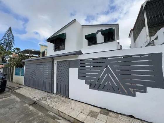 Moderna Casa 2 Niveles En La Palma De Alma Rosa