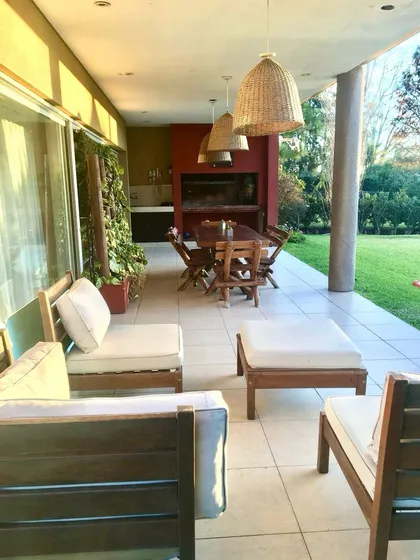 Venta Hermosa Casa En Country San Carlos