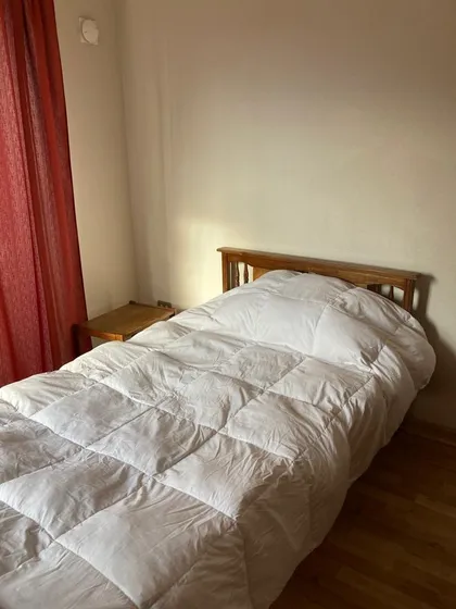 Pieza Amoblada A 180.000