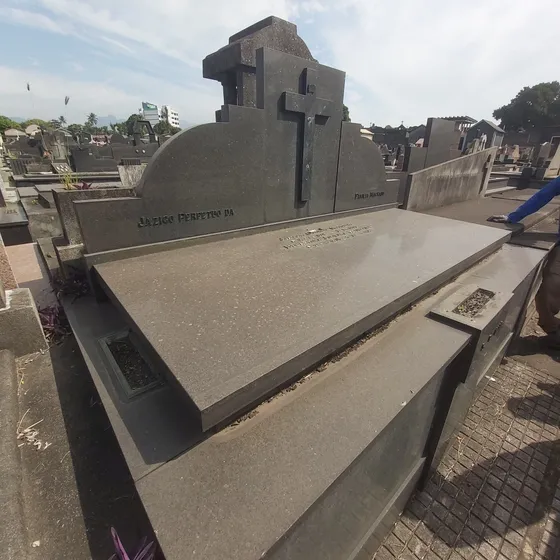 Jazigo Perpétuo Cemitério Do Caju (são Francisco Xavier) Na Quadra 57