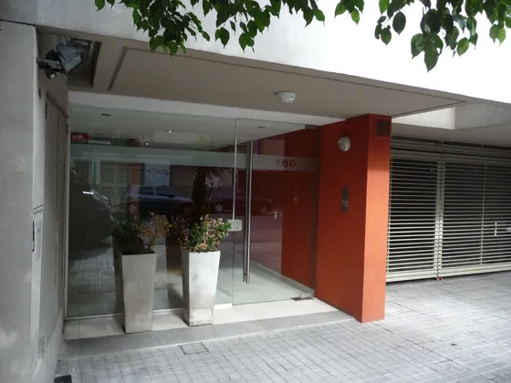 Estupendo Mono Ambiente Luminoso Al Frente, Con Cochera Cubierta