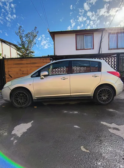Nissan Tiida Hatchback Se Mt