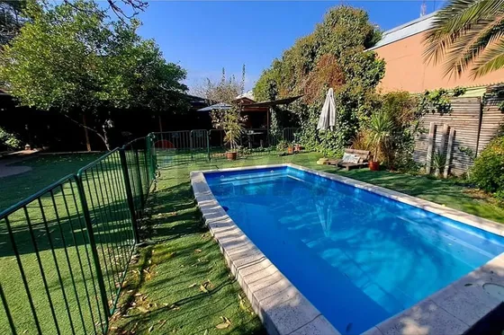 Amplia Casa Familiar Con Piscina En La Reina
