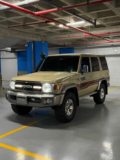 Toyota Land Cruiser Machito 70 Aniversario
