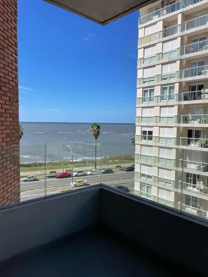 Dueño Alquila Loft / Mono Con Garage Vista A La Rambla!! Muy Amplio 43mts + 4 Mts Terraza