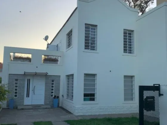 Casa A Metros De La Laguna. Chascomús