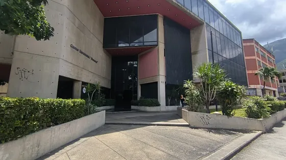Se Vende 215m2 La Urbina Local Comercial A Pie De Calle
