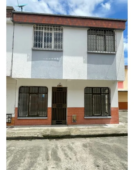 Venta Casa Esquinera De 2 Niveles - Barrio El Refugio 