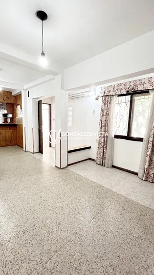 Apartamento De Tres Dormitorios, Dos Pisos En Unión.-