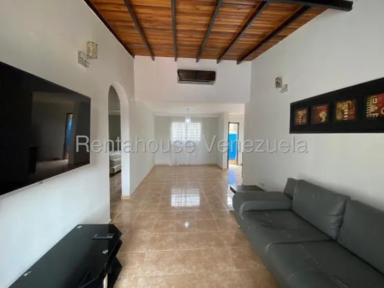 Fredxia Castillo Vende Lida Y Acogedora Casa En La Piedad Norte De Cabudare # 25-22896