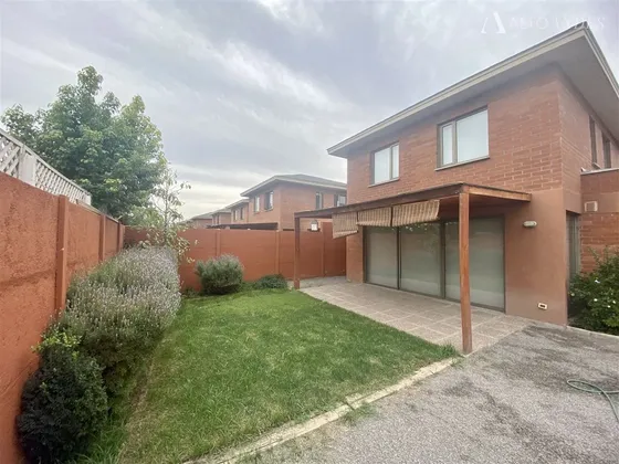 Casa En Venta De 3 Dorm. En Buín