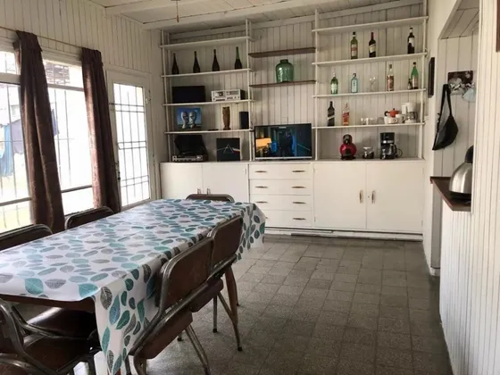 Casa En Venta - 2 Dormitorios 1 Baño - 200mts2 - Castelar