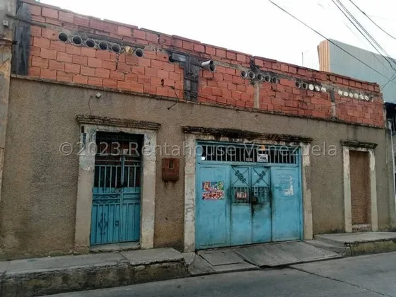 Ms Rent-a-house Vende Casa Comercial De Dos Plantas Tipo Galpon, Con Una Superficie De 554 Mts2 De Construcción, Totalmente Centrica. Cuenta Con Anexo, Local, Amplia Cocina, Pozo Propio, Internet, Tv 