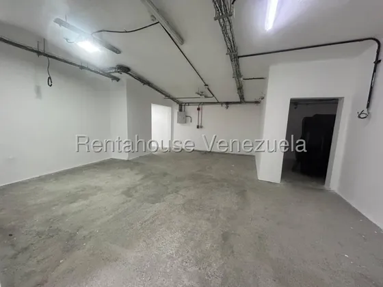 La Trinidad. Casa Uso Comercial En Alquiler. A Pie De Calle. Mls #25-21193 Me