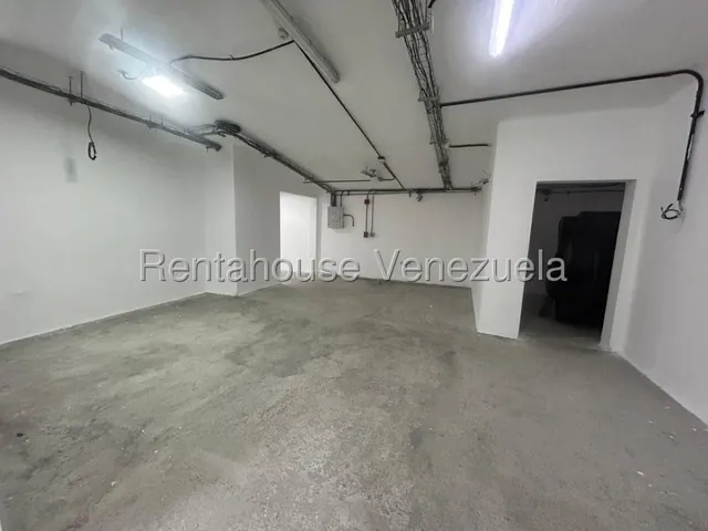 La Trinidad. Casa Uso Comercial En Alquiler. A Pie De Calle. Mls #25-21193 Me