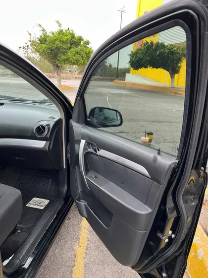 Bonito Carro Negro Aveo Automático Con Clima