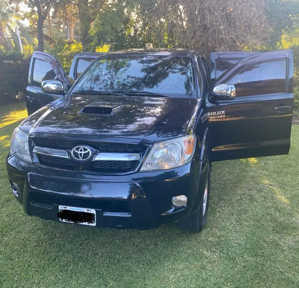 Toyota HILUX SRV 3.0 D4D . Manual 3.0 D4D Srv Cab Doble