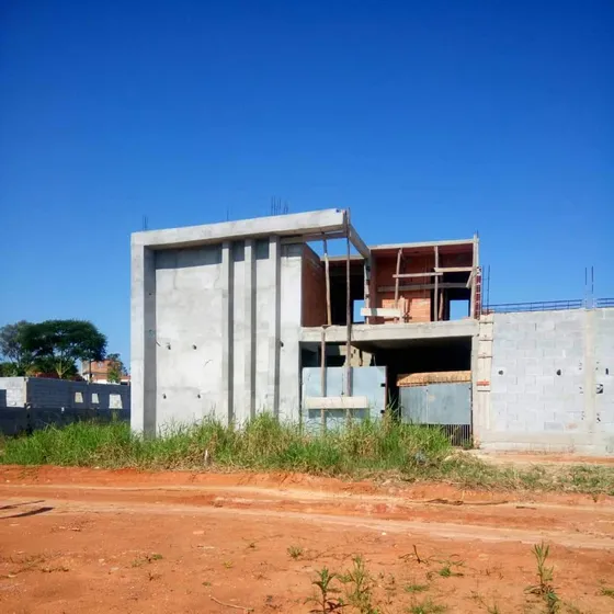 Sobrado Pé Direito Duplo, Sala Cozinha Americana 2 Suítes.