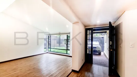 Casa En Venta En Santa Ana Occidental-usaquén. Cod V6807