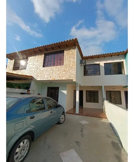 Se Vende Town House En La Hoyada. Ve22-017-yceg