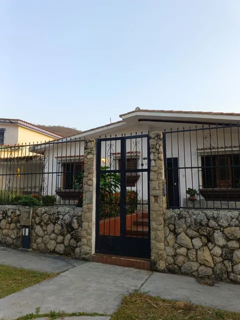 Maritza Lopez Vende Casa En El Trigal Norte Ubicada En Calle Privada