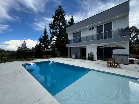 La Casa Más Exclusiva De Rionegro, Excelente Ubicación Y Precio! Totalmente Nueva! En Parcelación! 
