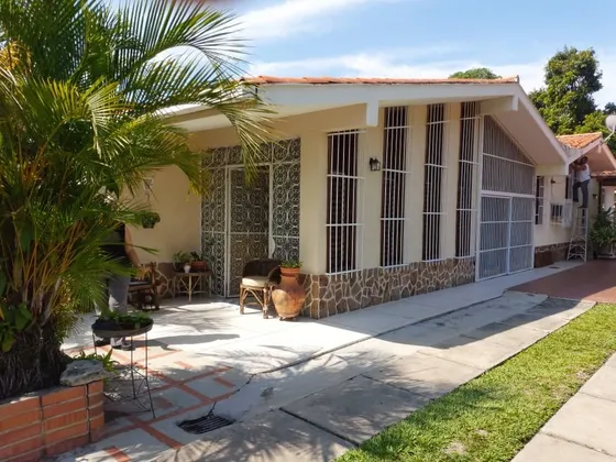 Bella Casa En Venta En Barrio Sucre, De 640 M2