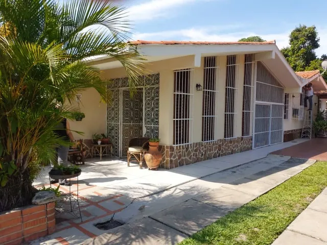 Bella Casa En Venta En Barrio Sucre, De 640 M2