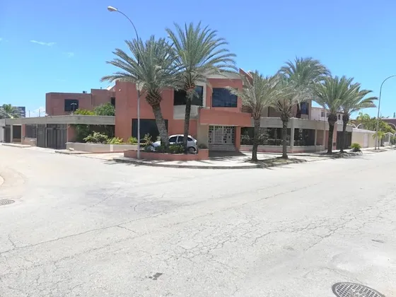 Casa En Urbanizacion Costa Azul, Porlamar Ic-00279
